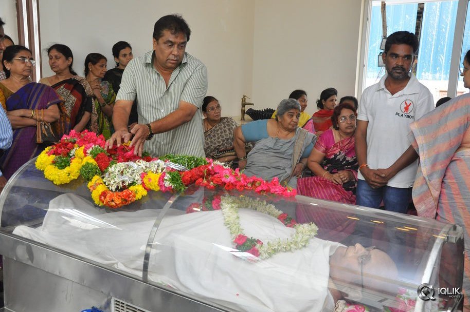 Celebs-Pay-Condolences-to-C-Narayana-Reddy